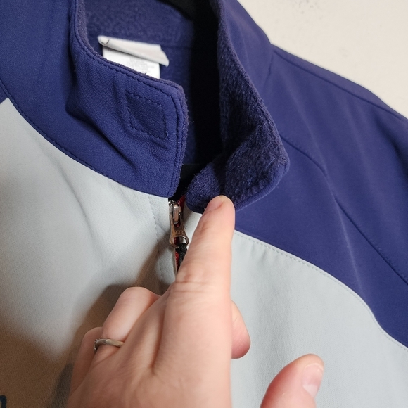 Speedo soft shell jacket. Medium - Picture 7 of 16